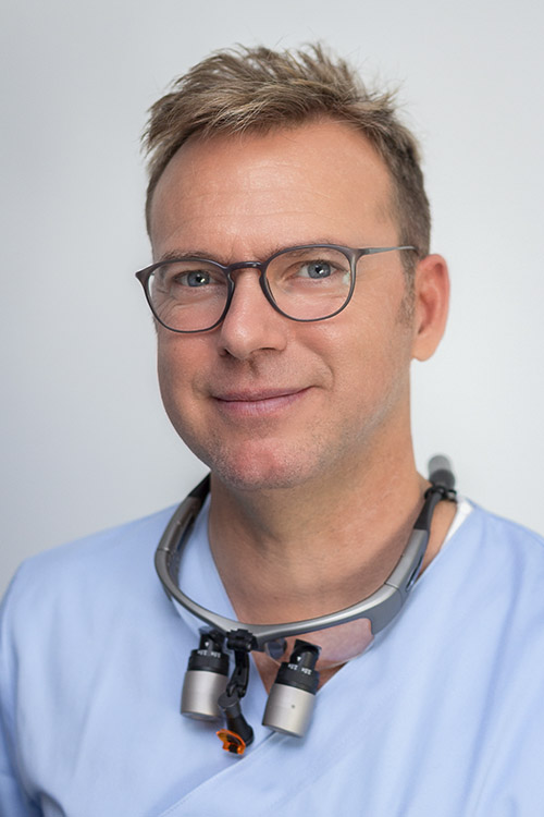 Dr. Jens Holtmann Dr. Jens Holtmann